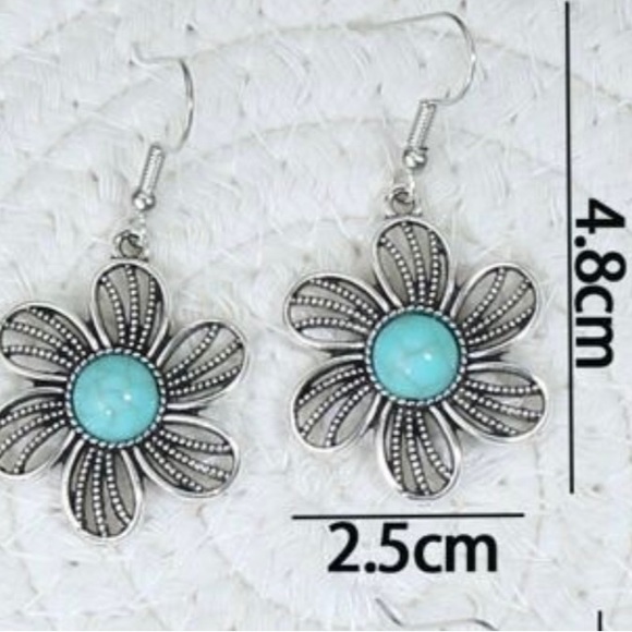Bohemian Turquoise flower earings. - Picture 2 of 2